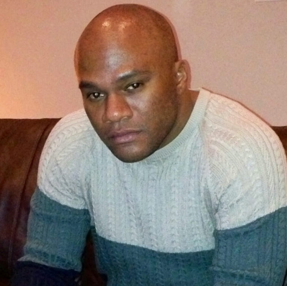 Meet your Posher, Derrick - Picture 3 of 5